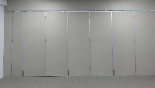 Partisi lipat ruangan