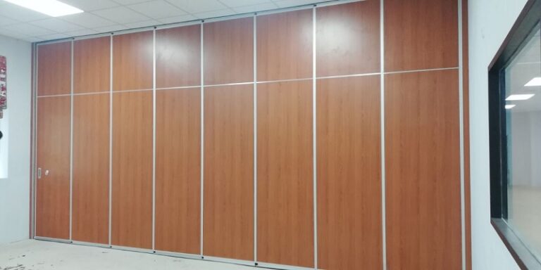 Pembatas Ruangan Geser