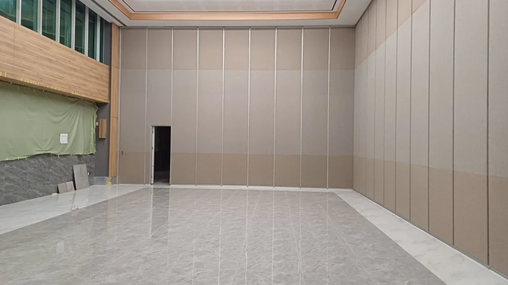 partisi lipat ruangan