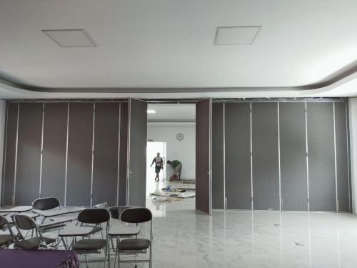 Partisi Lipat Semi Redam