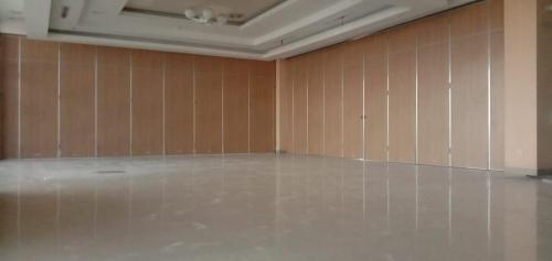 Partisi Lipat Semi Redam